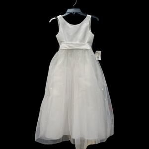 David’s Bridal Flower Girl Dress, size 6 youth, NWT Satin & Tulle